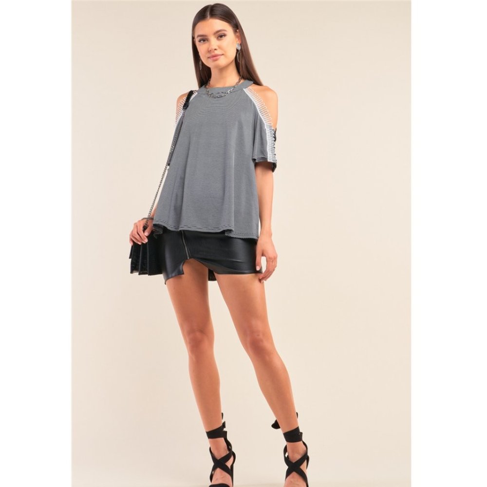 🥳🥳HP🥳🥳NEW Loop Trim Cold Shoulder Top - Picture 3 of 4